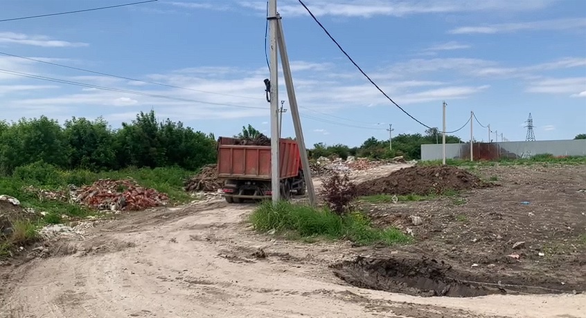 Под Краснодаром мусорщики-нелегалы устроили собственный полигон